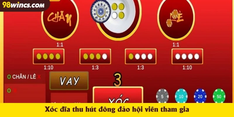 Xóc đĩa thu hút đông đảo hội viên tham gia